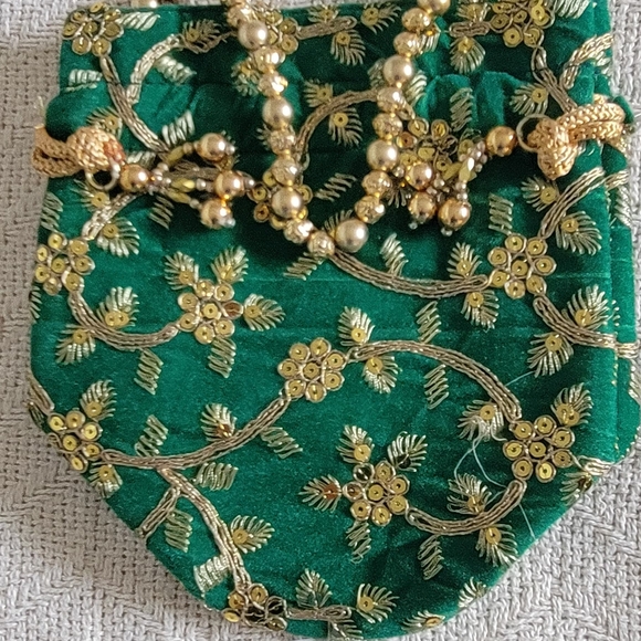 Multicolor Embroidered Women's Clutch Set - Picture 15 of 16